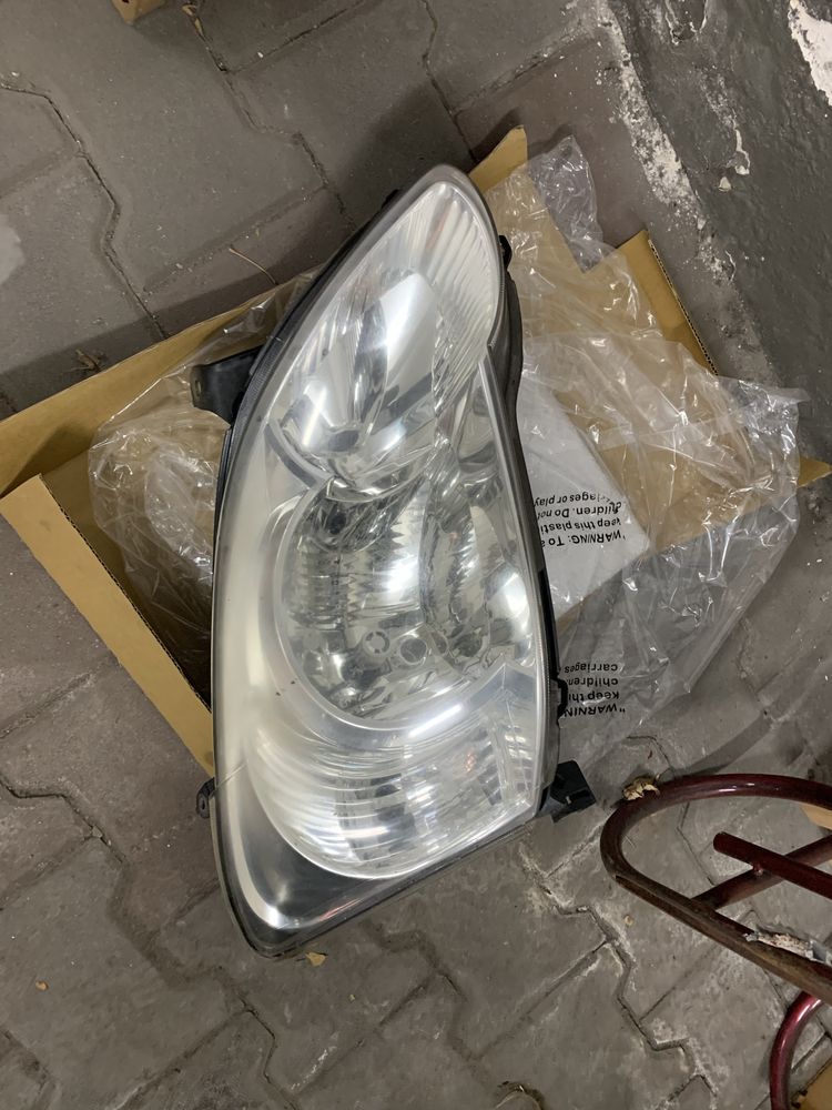 Lampy przód toyota corolla E12  2005r