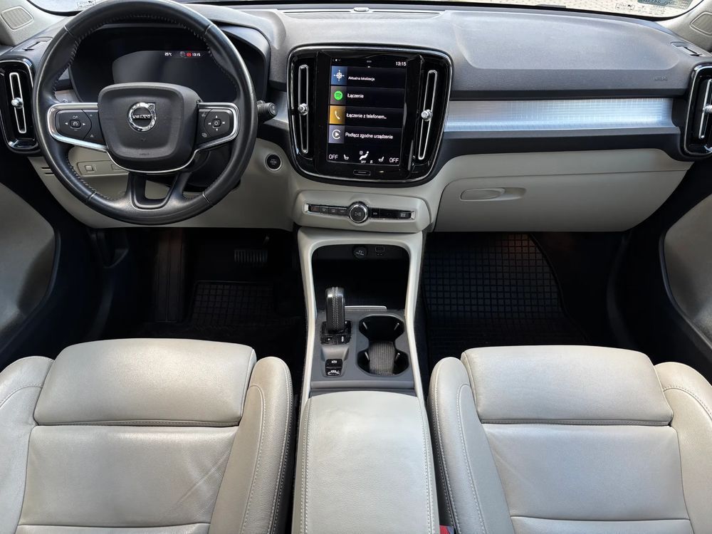 Volvo XC 40 T3 Momentum Pro