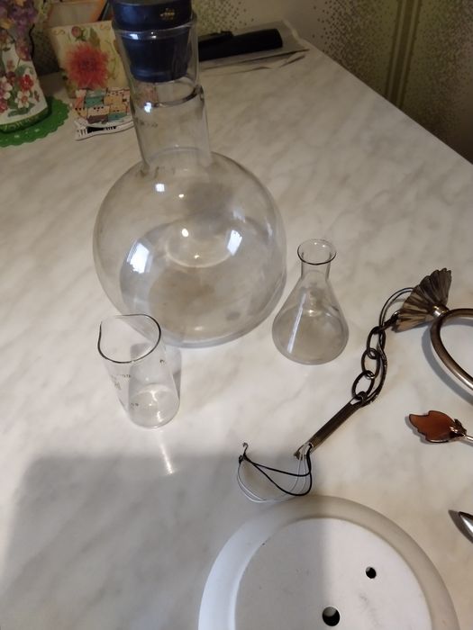 Стеклянные изделия - люстра( без плафона), колба.