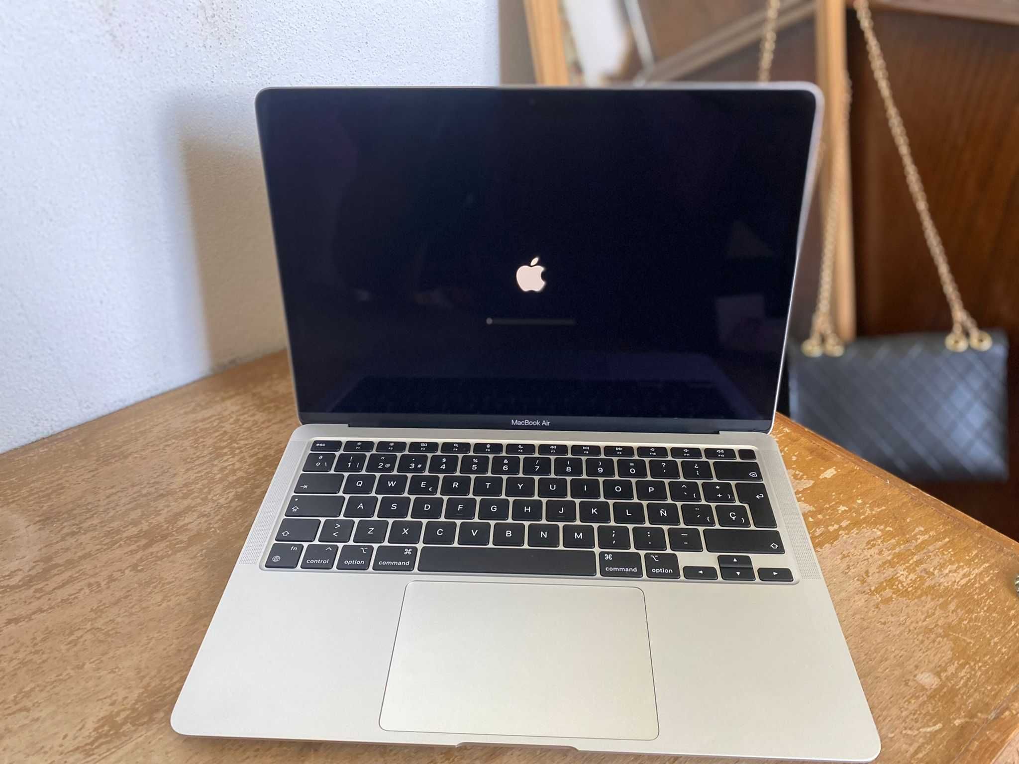 Apple MacBook Air M1 2020 (Para Peças)