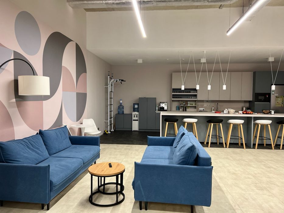 Сучасний Офіс 350 (м2) на Пасічній, Власник