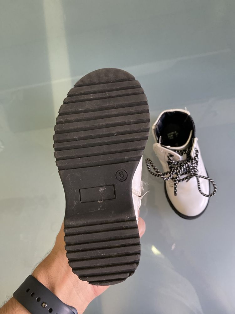 Bota menina estilo militar