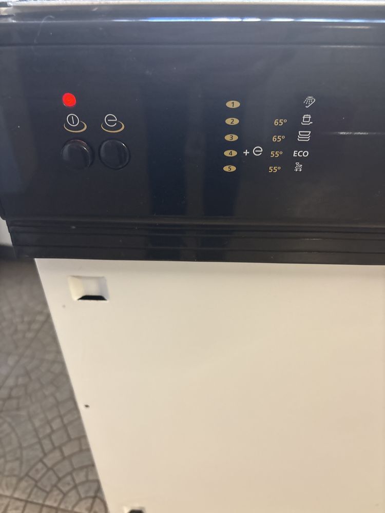 Maquina Loiça Fagor Semi-Encastre a funcionar