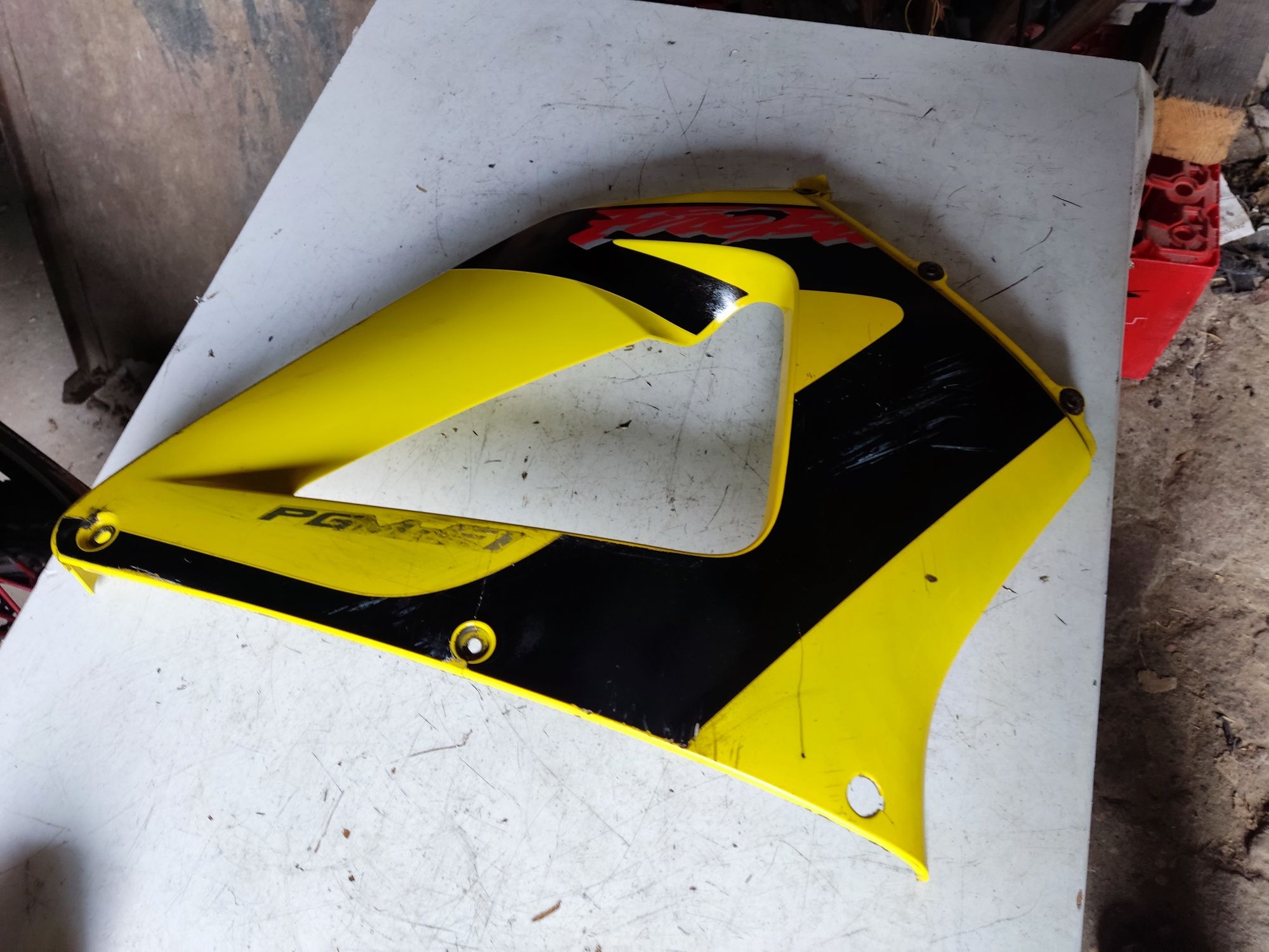 Honda CBR 929 bok owiewka prawa