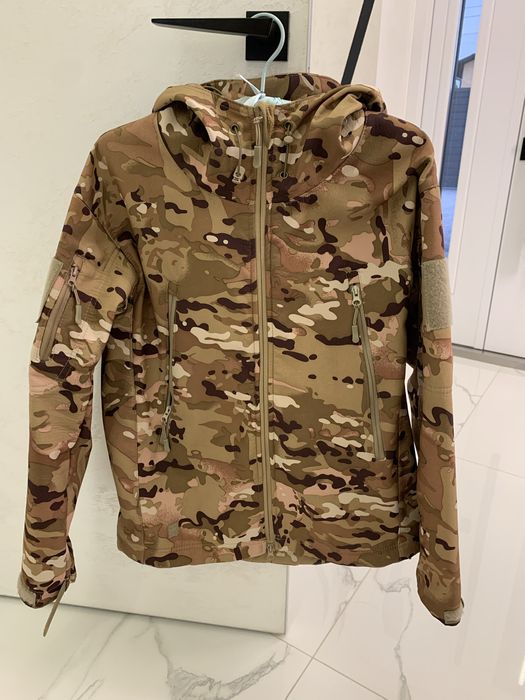 Камуфляжна куртка