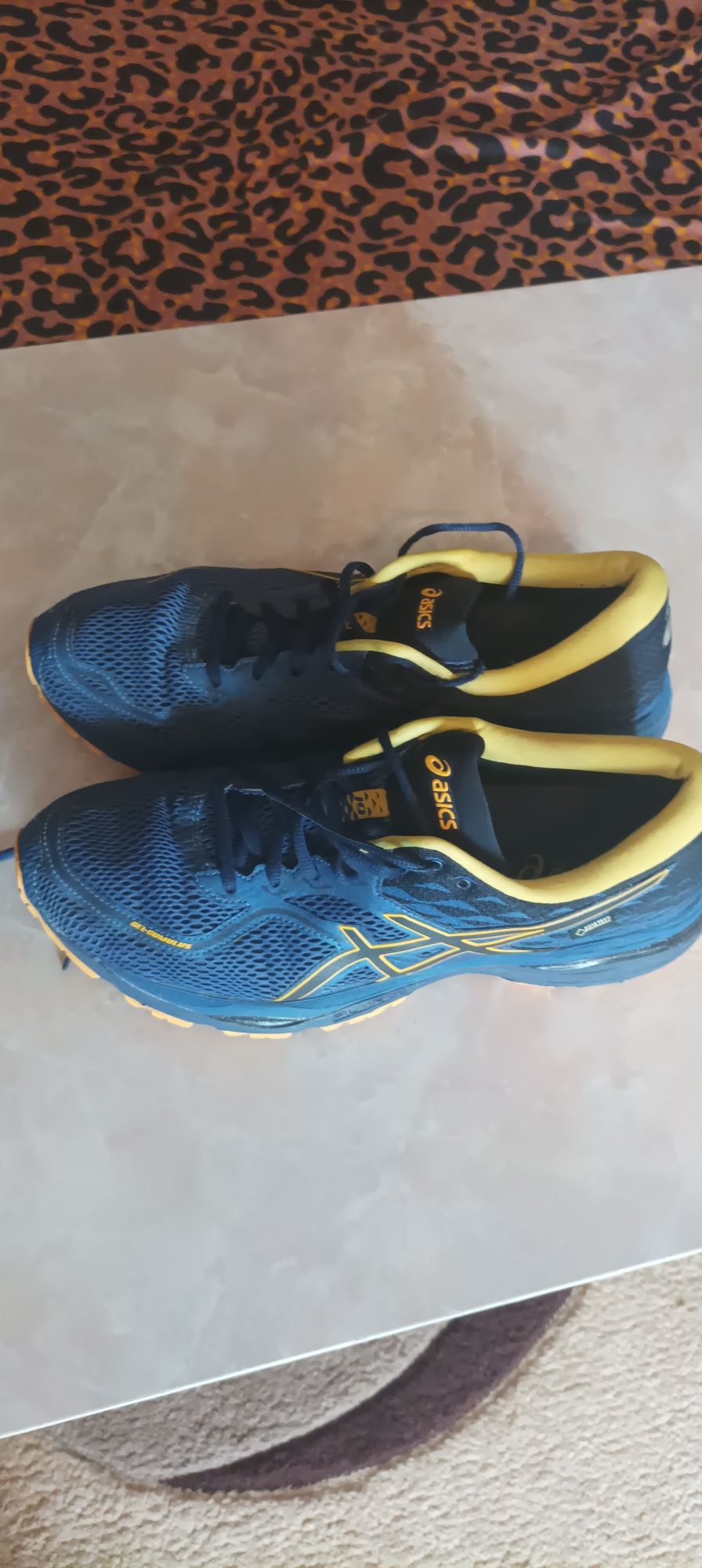 Продам кроссовки ASICS б/у в отличном состоянии.