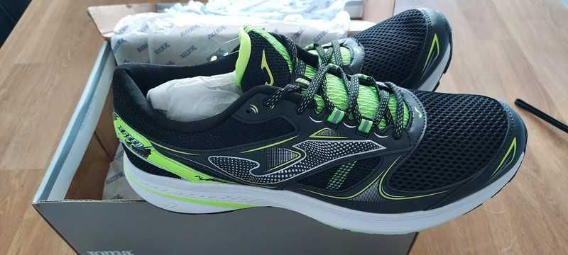 Sapatilhas Joma embaladas