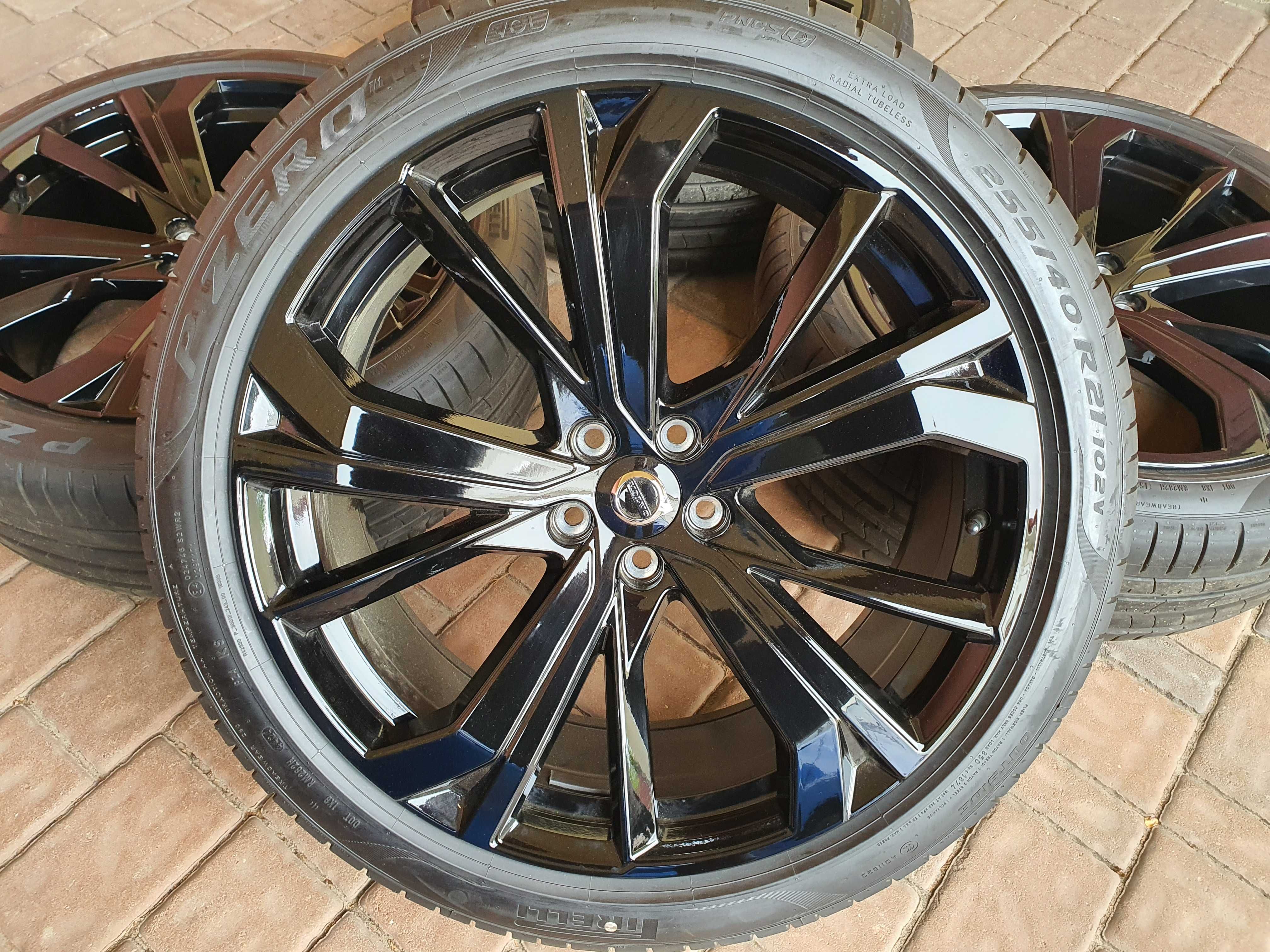 21 Volvo XC60 XC40 R-Design Ultra Black Edition 255/40 5x108 Lato