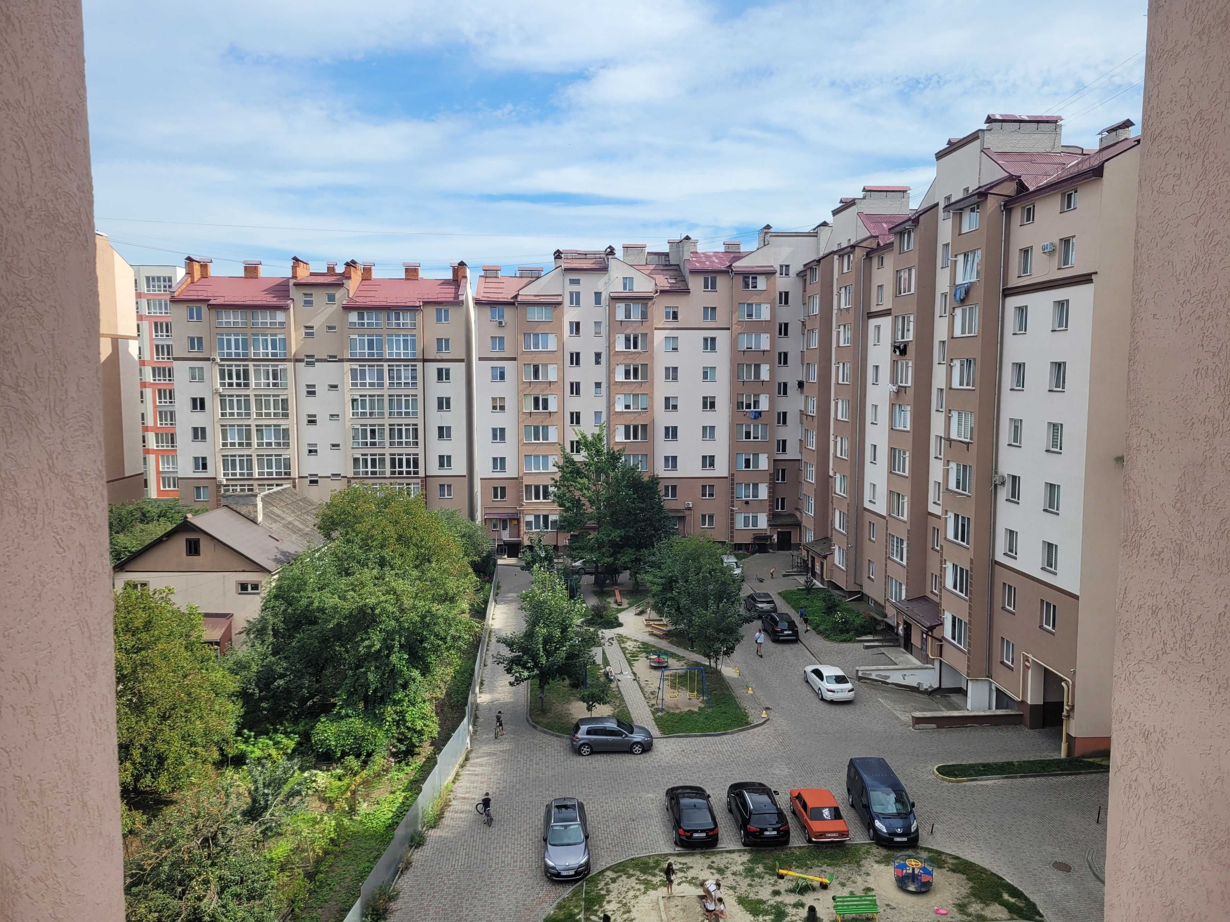 2 рівнева квартира біля Метро.