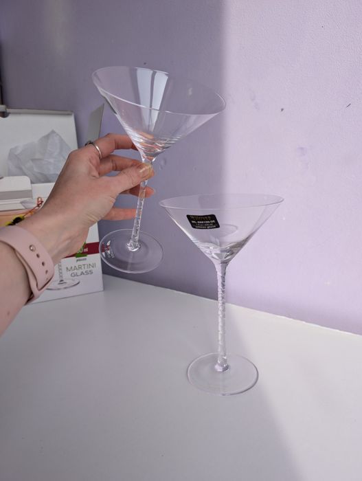 Нові  келихи для мартіні Wilmax 200 мл на тонкій довгій ніжці