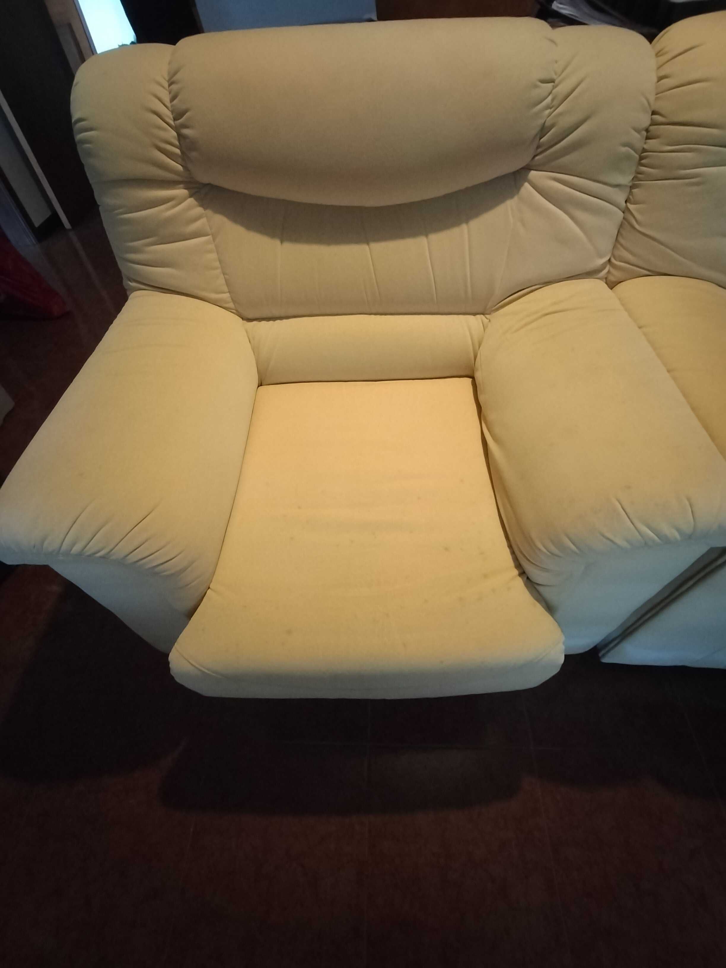 Conjunto de 3 sofás (1 sofá cama e 2 poltronas)