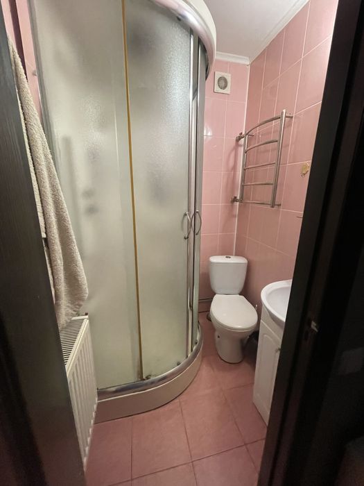 Продам 1/2 будинку в центрі