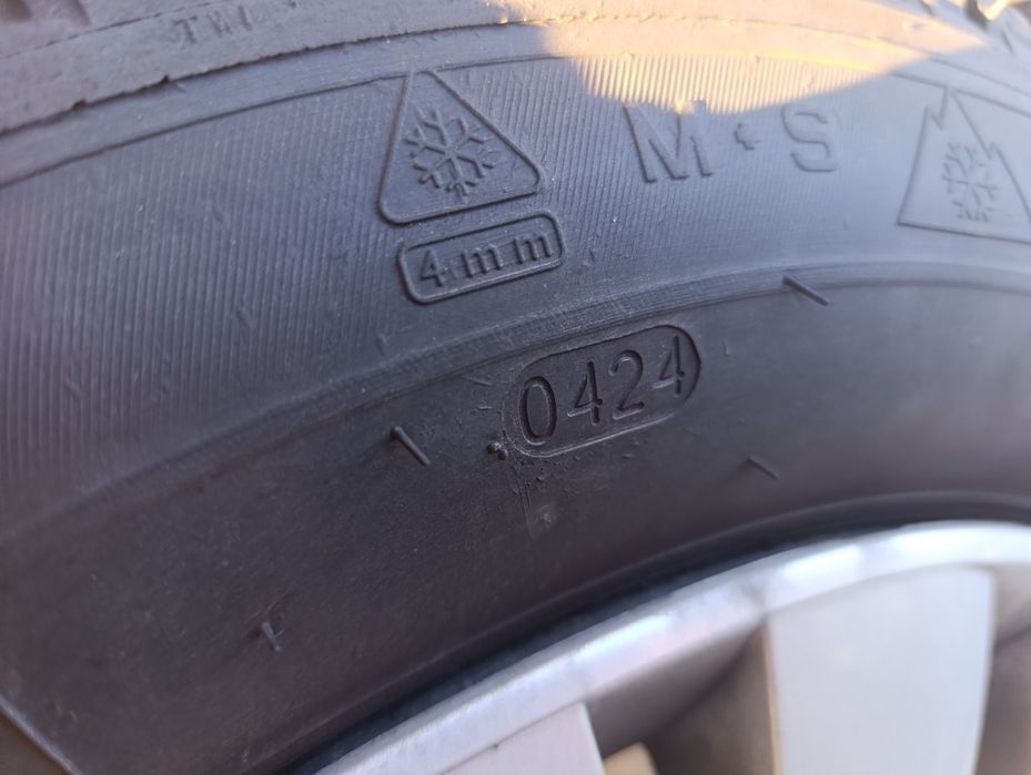 Koła zimowe 16 " 5x114.3  215/60/16 Roczne
