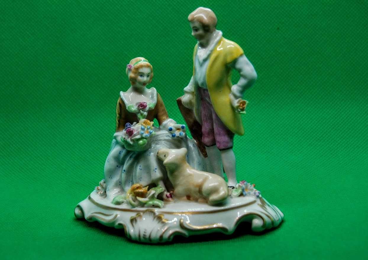 Estatueta casal romântico porcelana Artibus século XX
