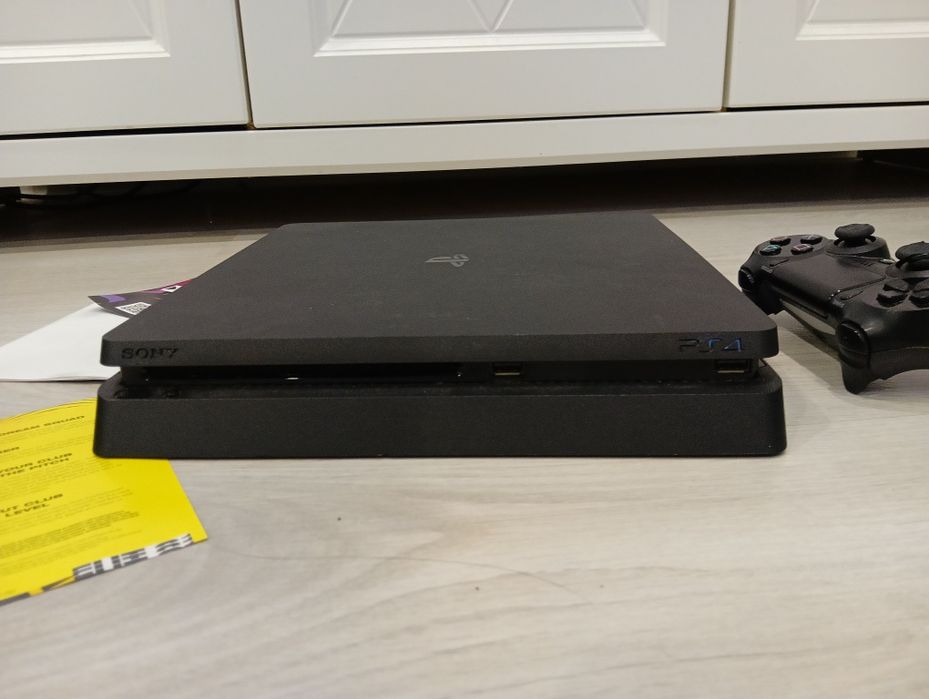 Ps4 PlayStation 4 slim 1TB GTA V Gran Turismo 7 i inne gry