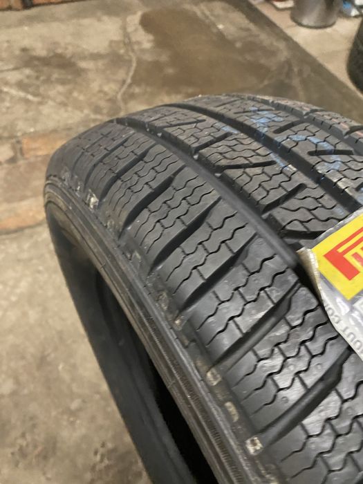 Jedna Nowa Opona 235/65R16C 118/116R 10PR Pirelli Carrier Winter