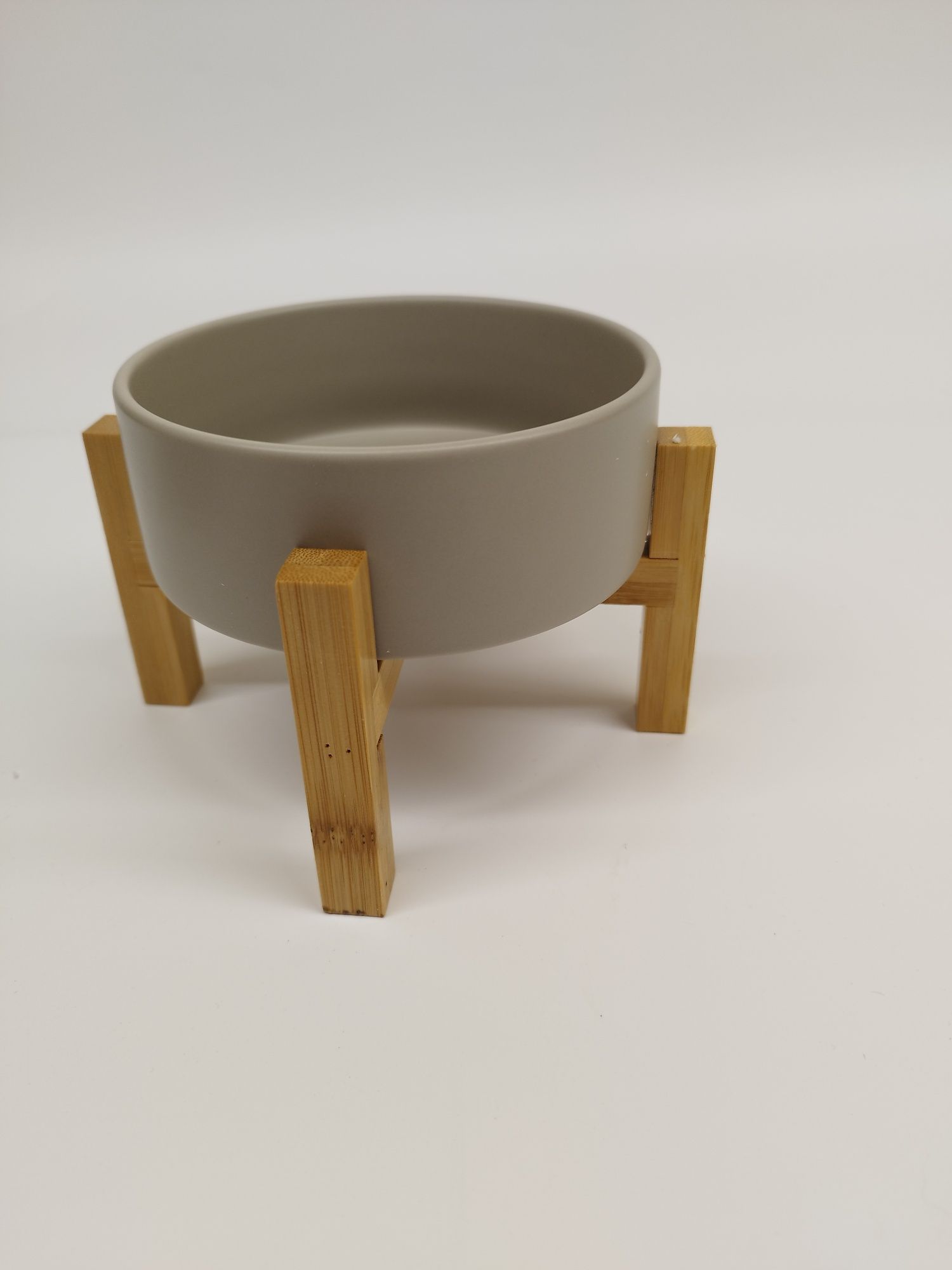 Ceramiczna miska dla zwierząt na stojaku