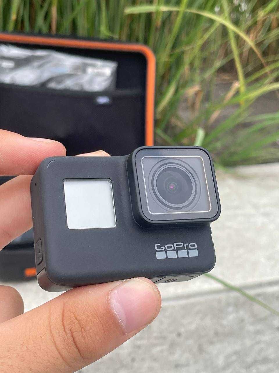 Екшн камера GoPro HERO7 Black в чудовому стані та з комплектом