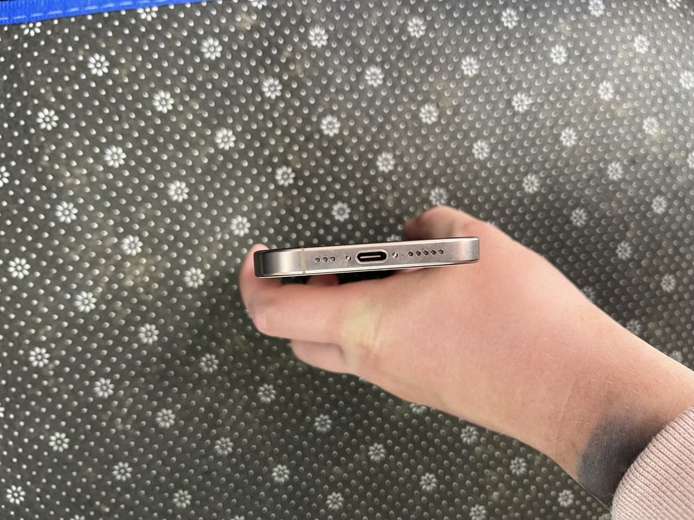 Продам iphone 16 Pro/ 128GB Desert Titanium