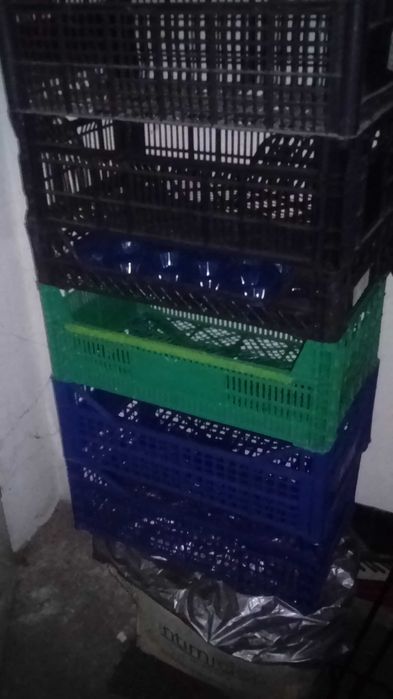 Duźe -  solidne skrzynki plastikowe