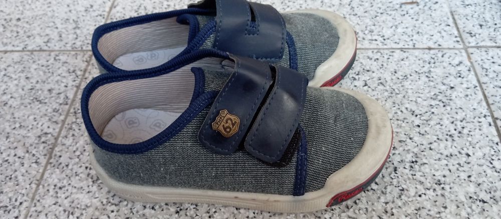 Sapatos de rapaz 28
