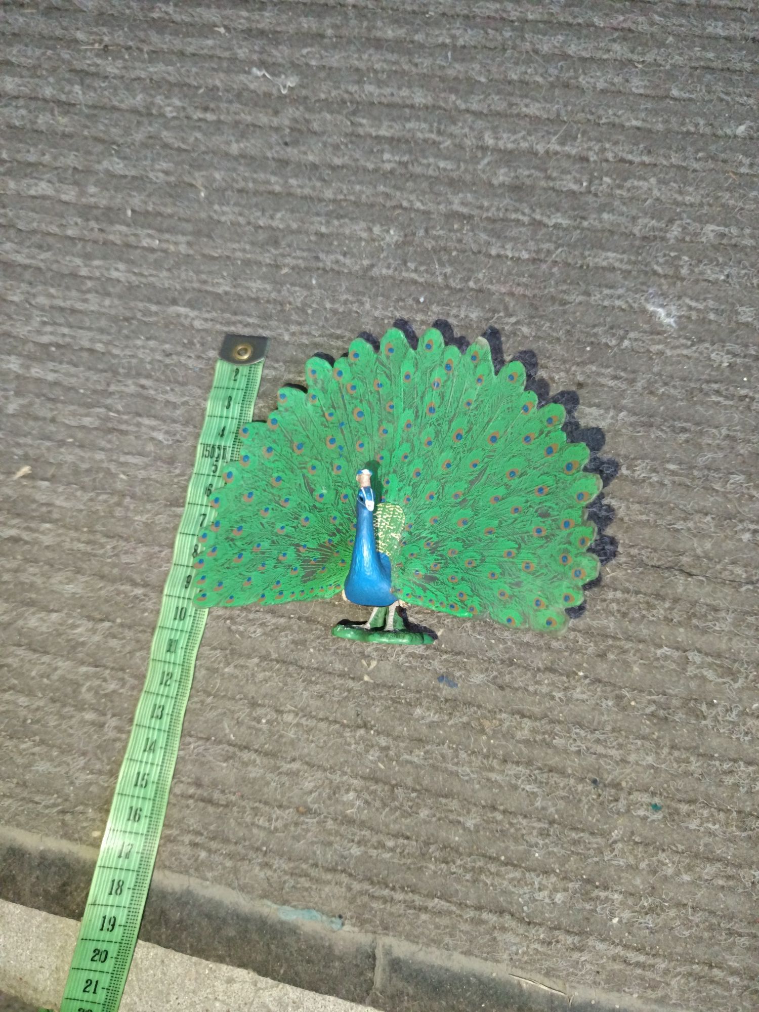 Figurka Paw z rozpostartym ogonem od Schleich