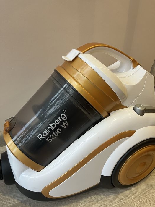 Пилосос Rainberg.