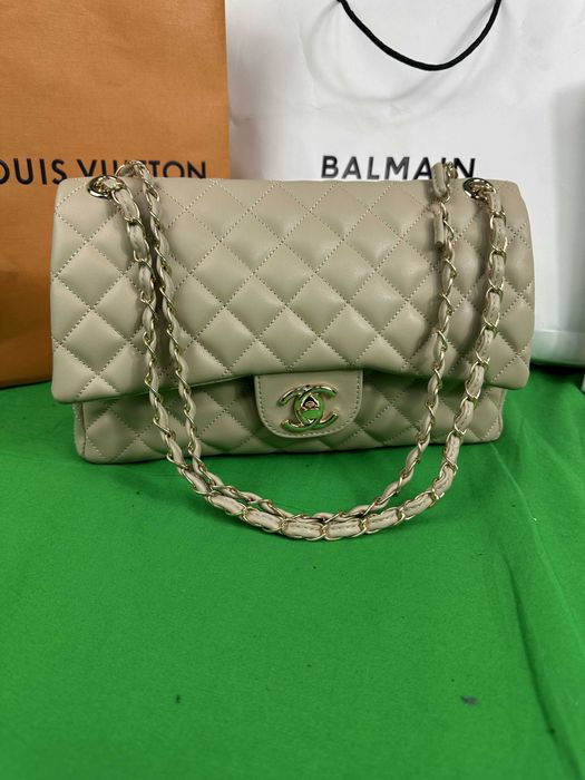 Torebka damska Chanel torba listonoszka na lancuszku srebrnym bezowa