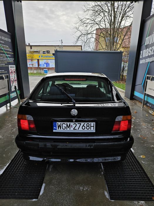 Sprzedam BMW e36 1.8is