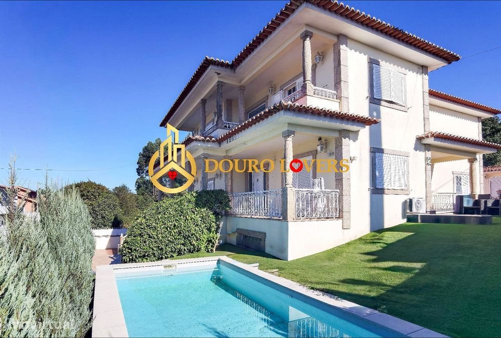 Moradia T4 com Piscina e Jardim em Ferreira - Paços de Ferreira