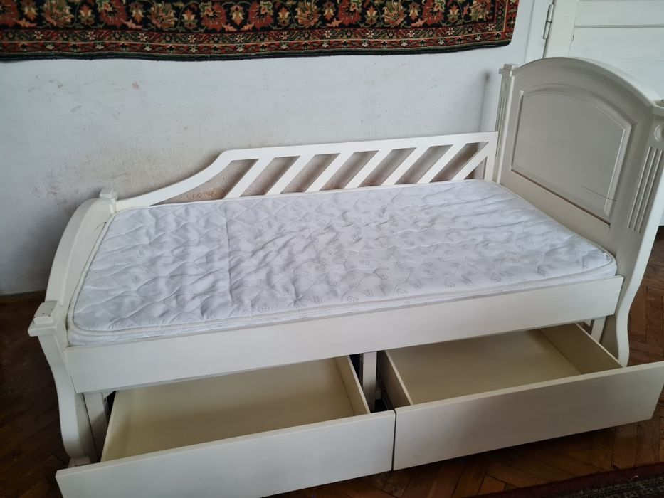 Дитяче ліжко дерев'яне