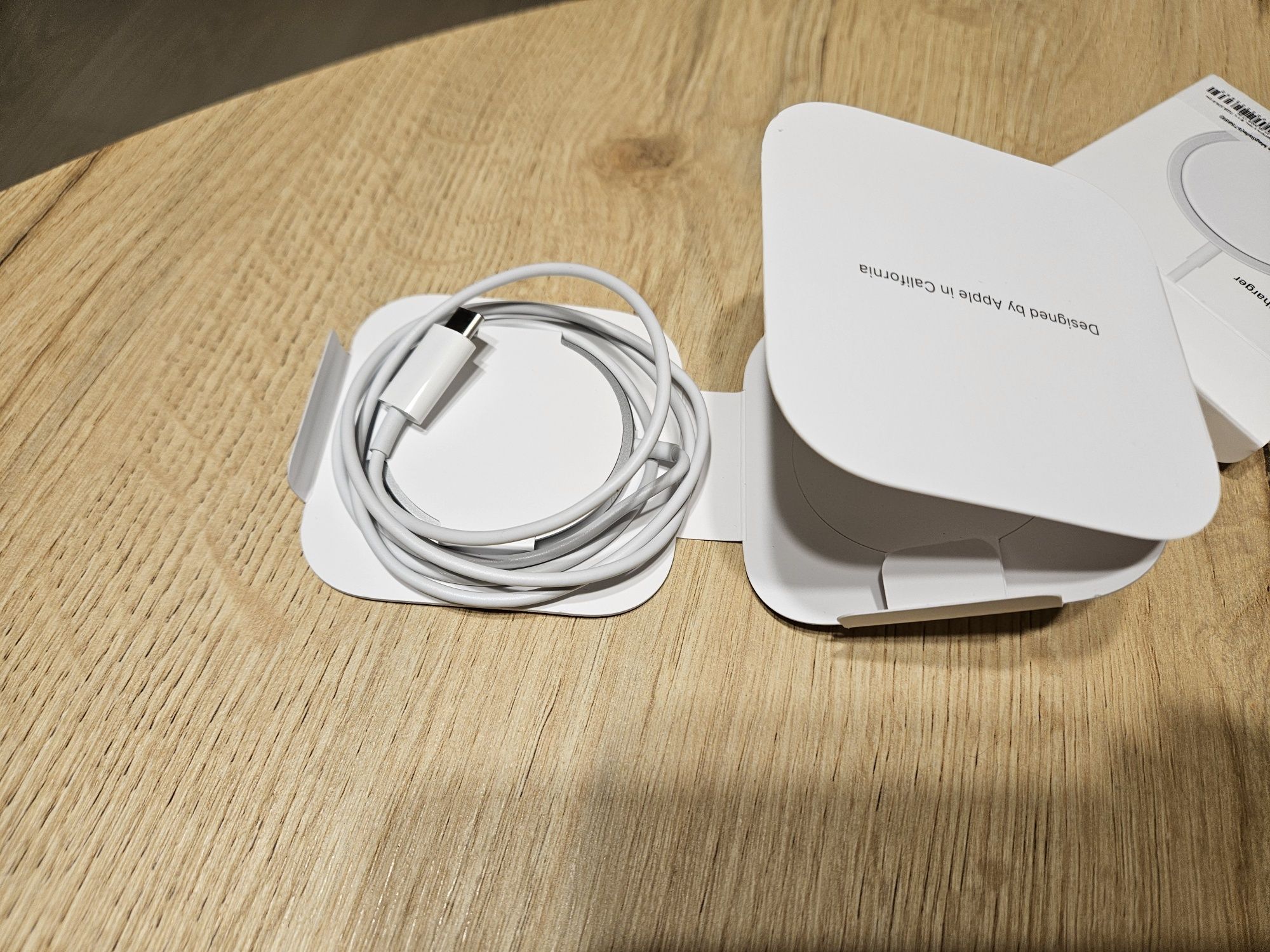 Безпровідний Apple MagSafe зарядний пристрій