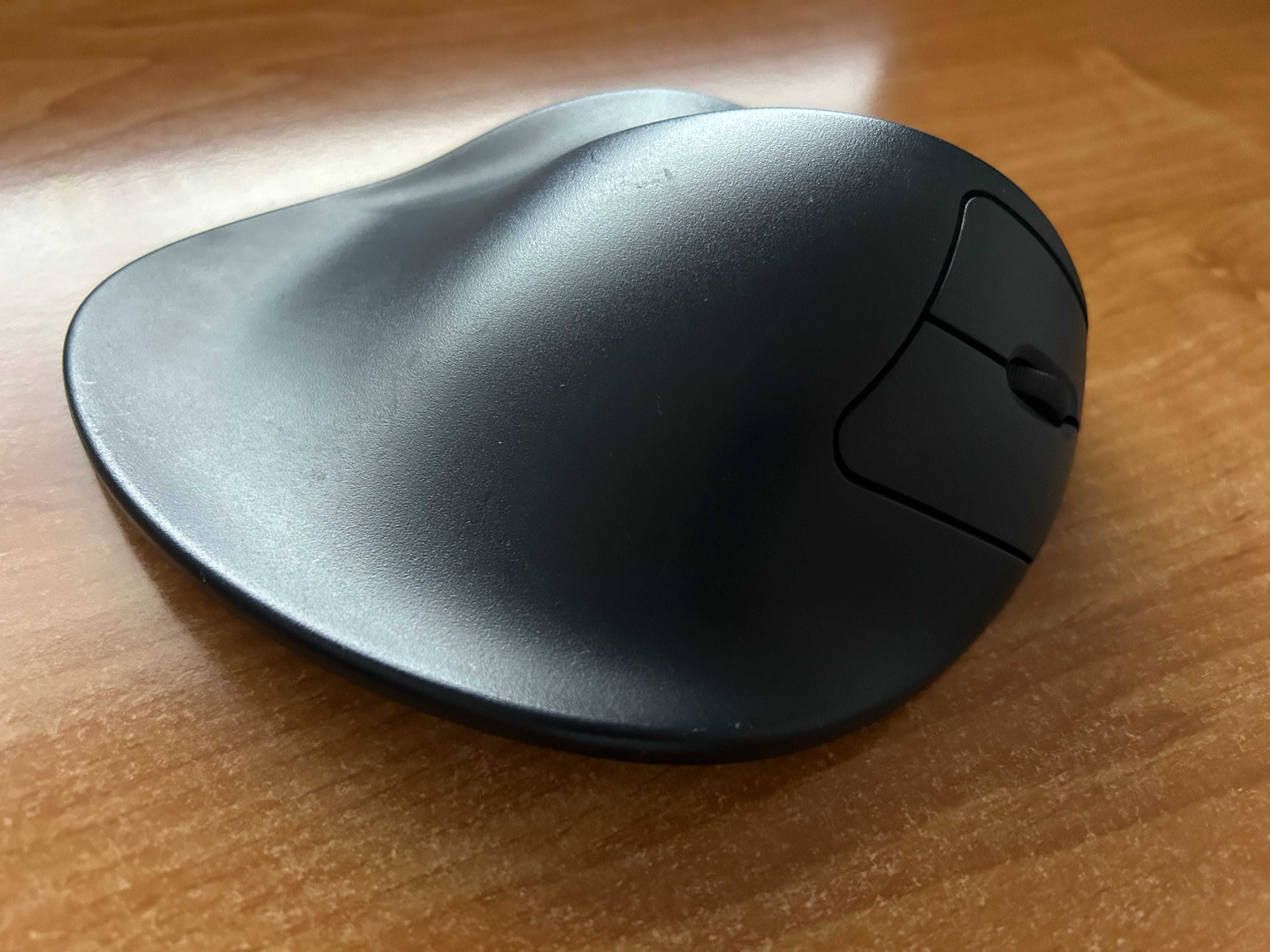 Myszka komputerowa przewodowa Hippus HandShoe Mouse M2WB ergonomiczna