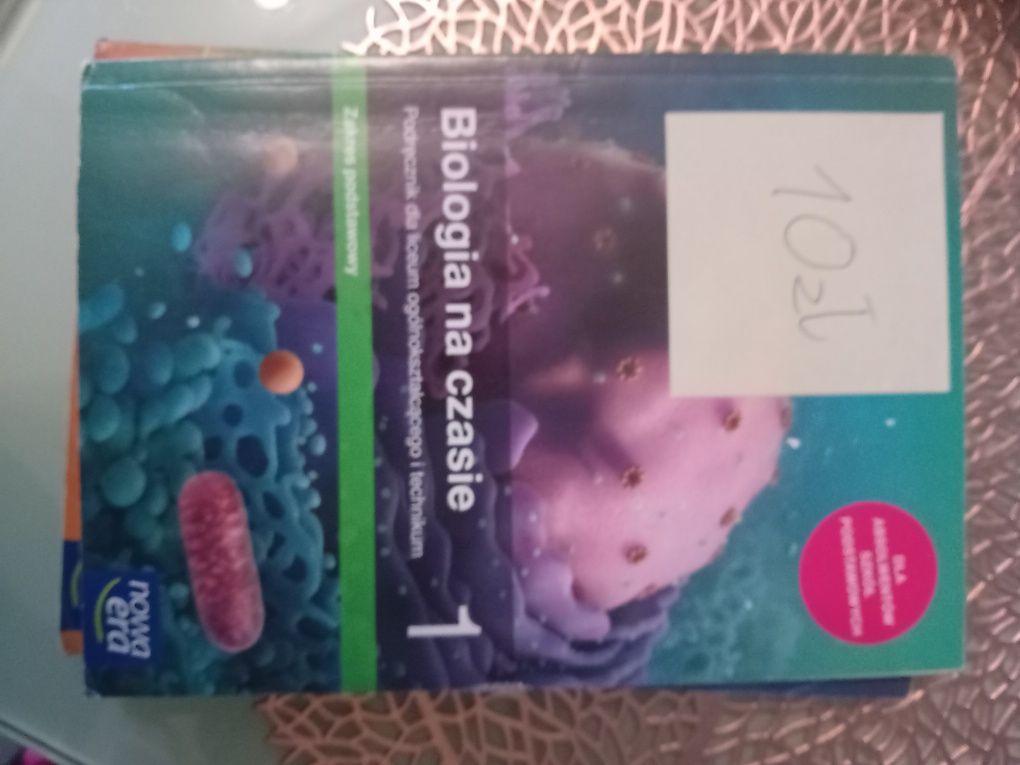 Książki do technikum 1klasa i jedna 2klasa
