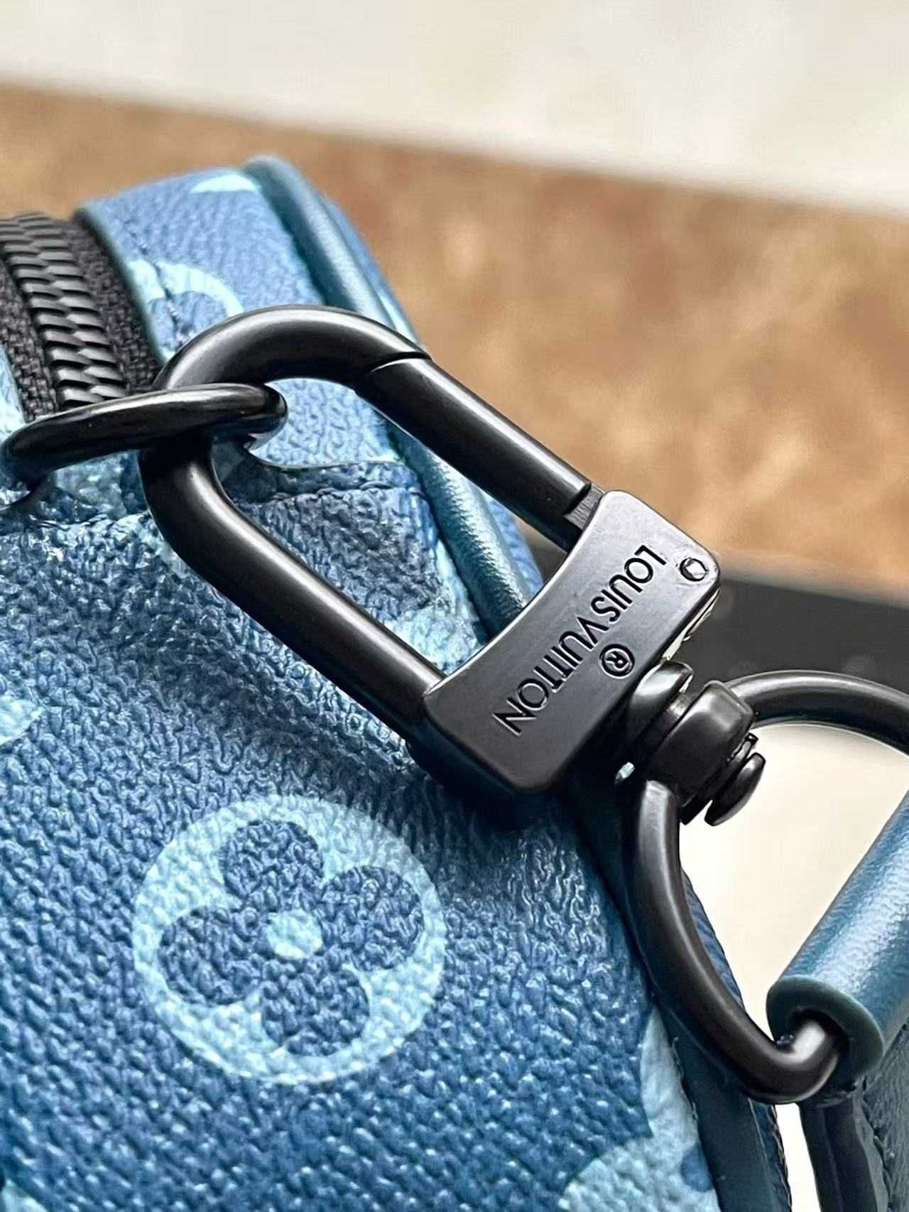 Bolsa de lona Louis Vuitton Alpha NanoMonogram azul Atlântico