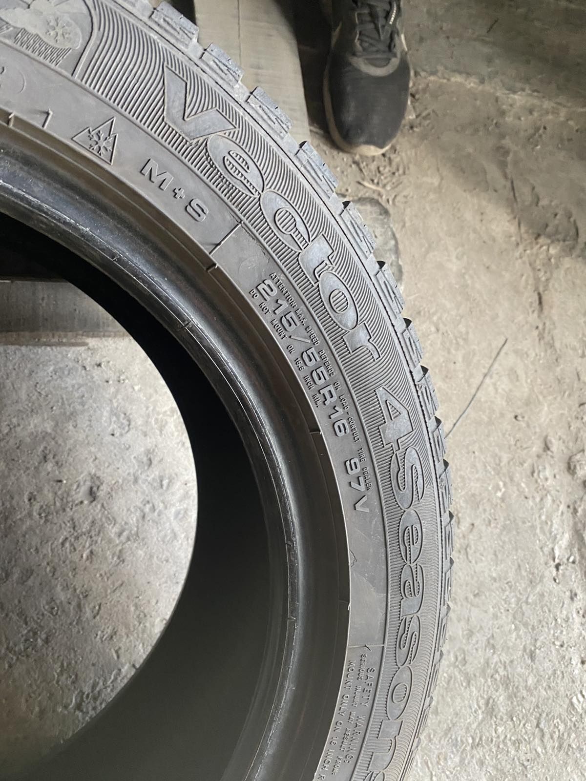 215.55.16 GoodYear 2шт БУ склад шины резина из Европы всесезон 55
