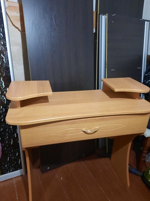 Продам     столик