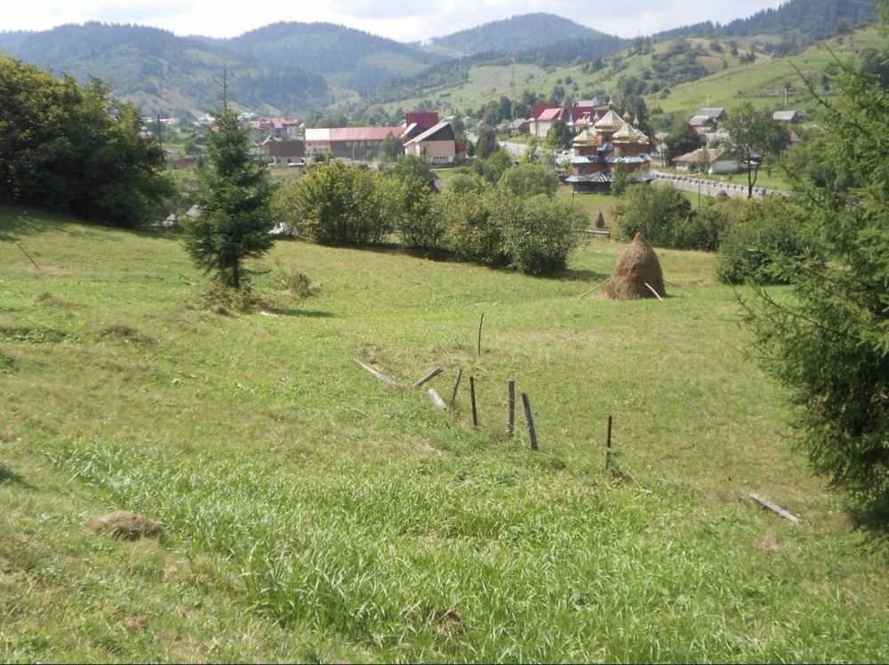 Дім і дві земельні ділянки