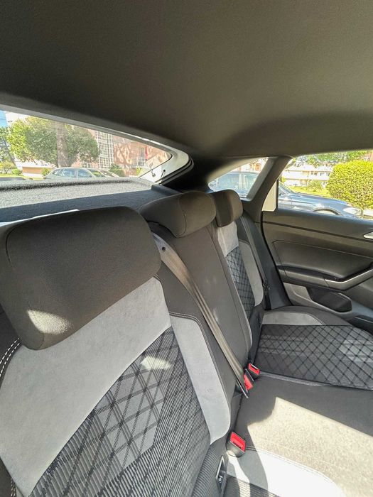 VW Taigo TOP, como novo, com tecto de abrir e muitos diferenciais.