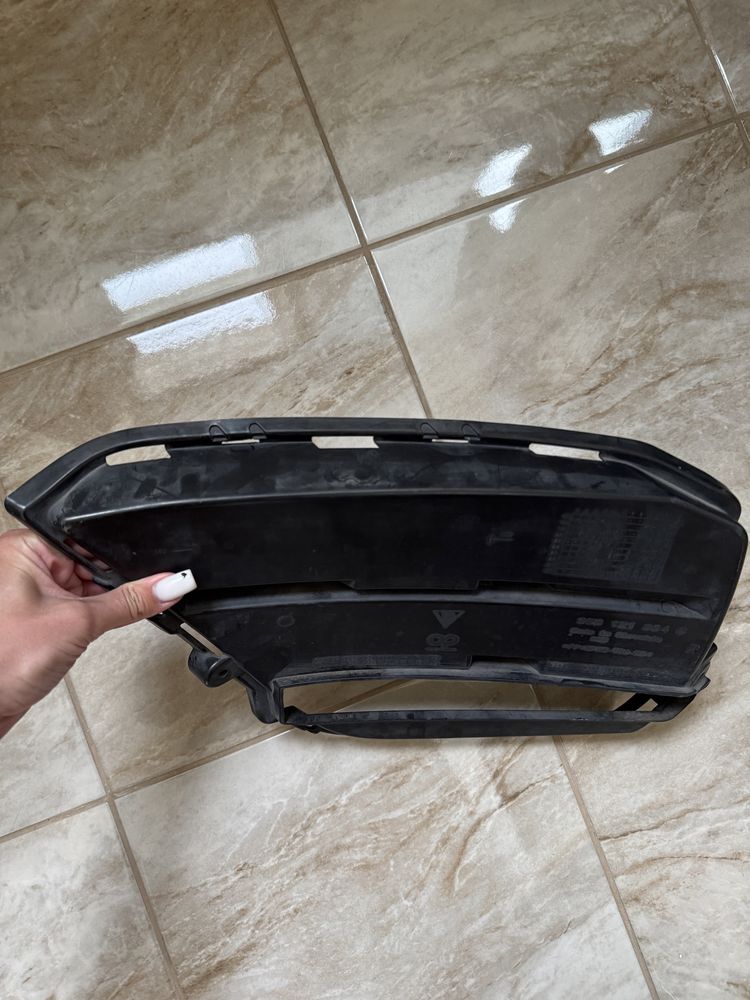 Решетка бампера правая Porsche Macan 95B 95B121334C