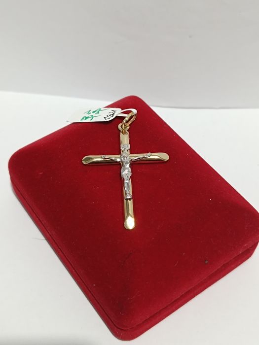 Złoty wisiorek krzyżyk z Panem Jezusem, złoto próby 585