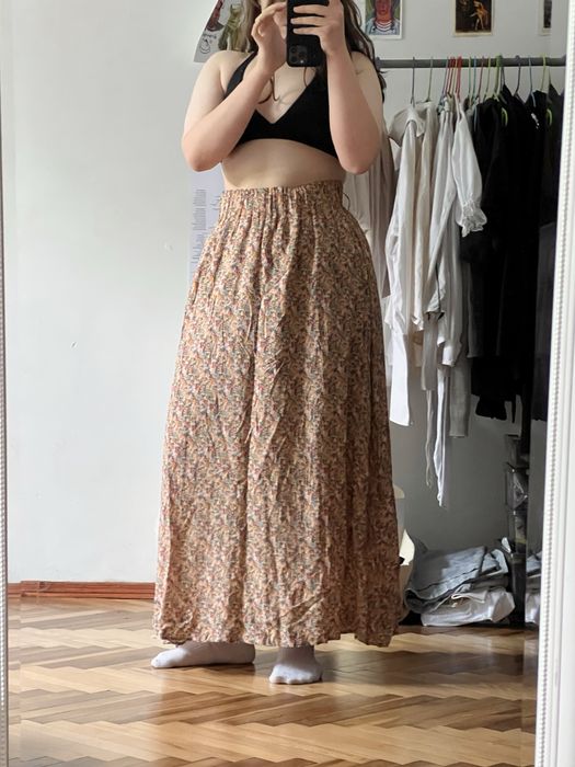 Довга вінтажна спідниця в квіточки