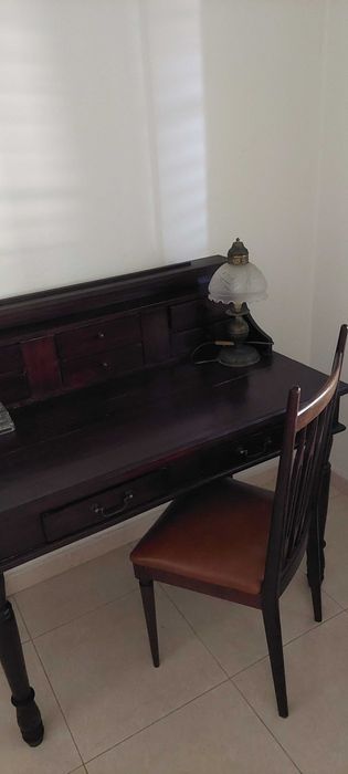 Escrivaninha de estilo antigo