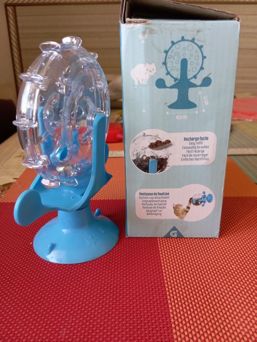 Игрушка для кормления кота