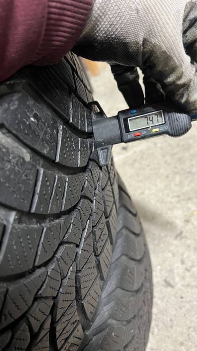 Пара зимової гуми 235/45/18 Kumho