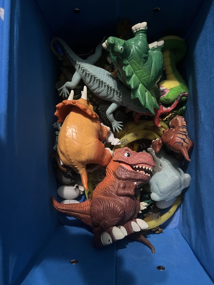 Ящик іграшкових тваринок