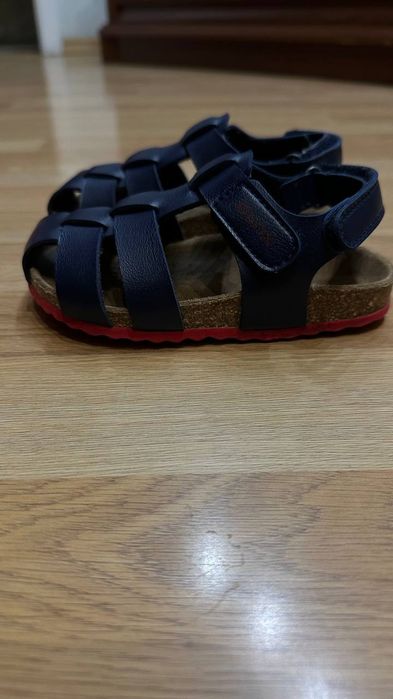 Продам детские сандали Geox