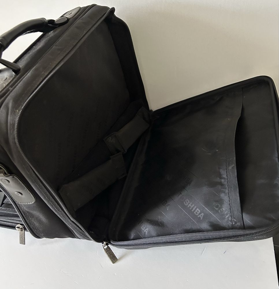 Toshiba torba na laptopa, dokumenty