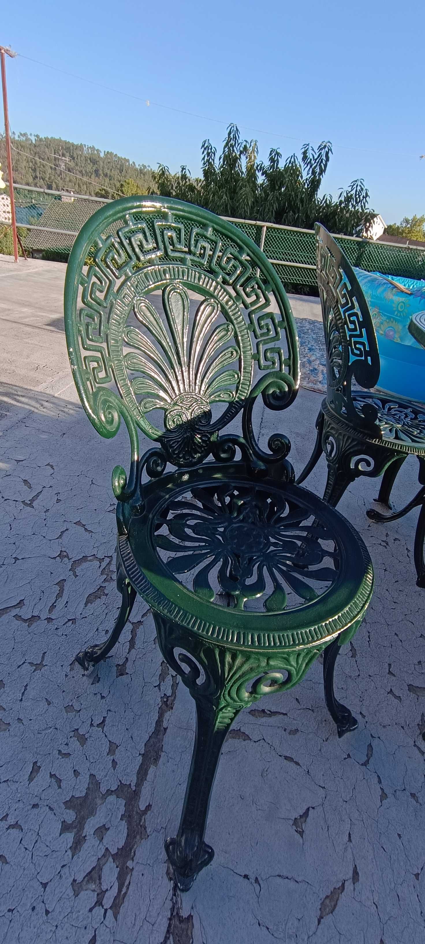 Conjunto Mesa ferro +4 cadeiras