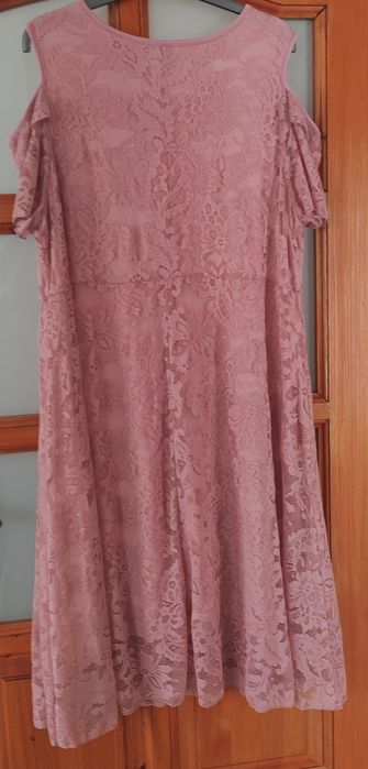 Sukienka z koronki 46/48 pudrowy róż
